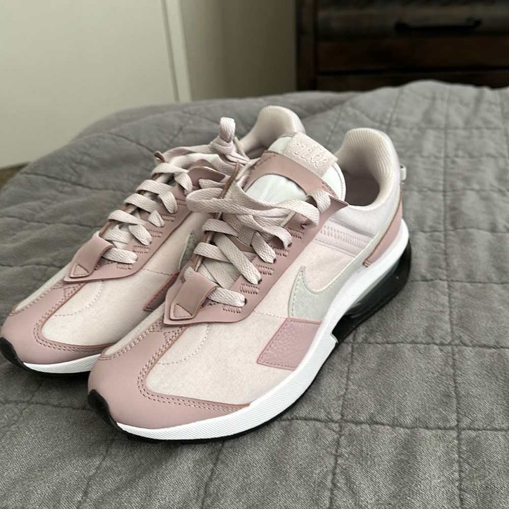 Nike Pre Day Sz 8